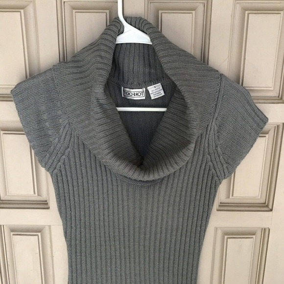 Too Hot Sweater SzS Gray Acrylic Cap Sleeves Tab Details Pull Over Pre-Own - Picture 13 of 13